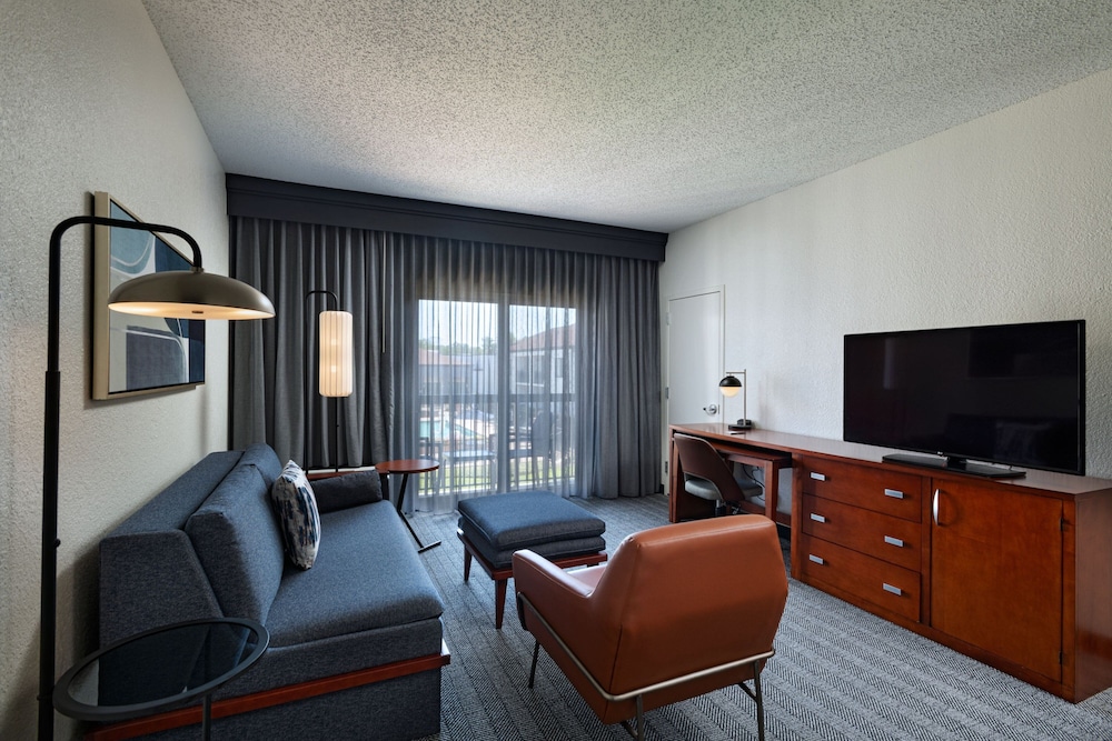 Suite, 1 Bedroom - Photo 5