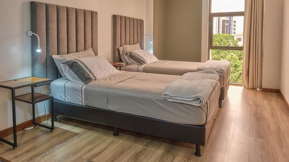 Classic Apartment, 1 King Bed photo 3