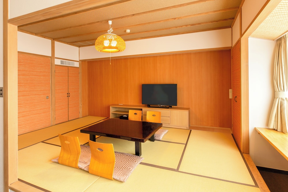 Japanese Western Room, Non Smoking, Lake View (West Build.) - Photo 2