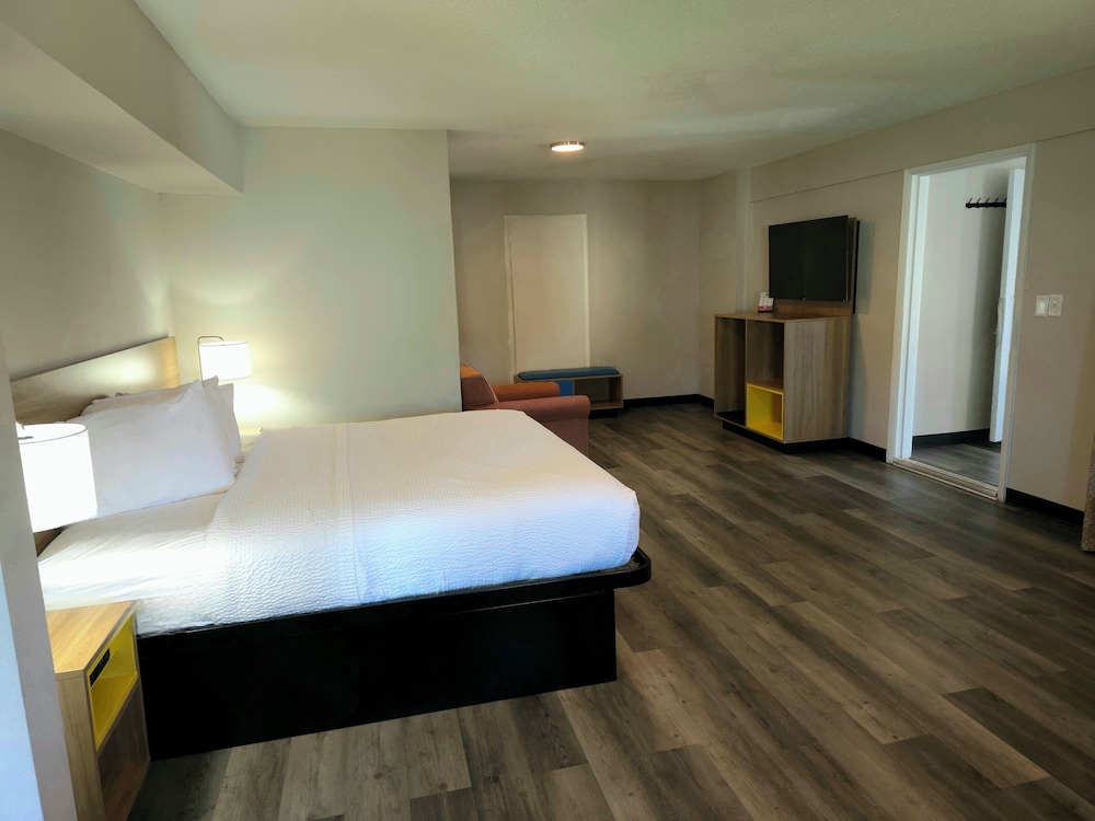 Suite, Multiple Beds, Non Smoking (Lighthouse Suite) - Photo 1