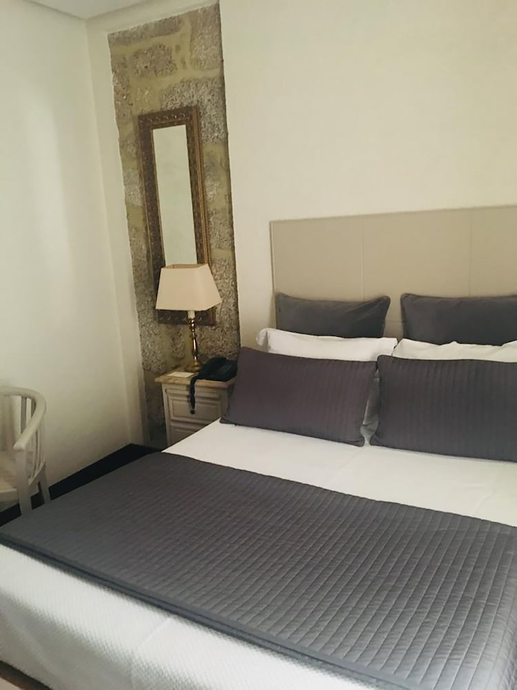 Standard Double or Twin Room - Photo 1