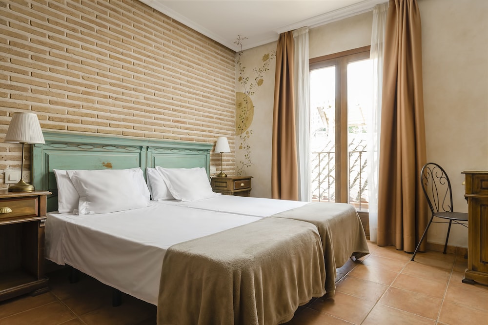Double Room - Photo 7
