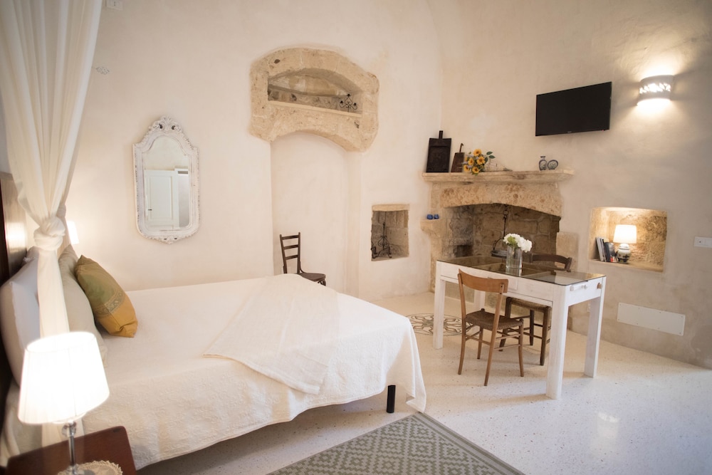 Studio, Kitchenette