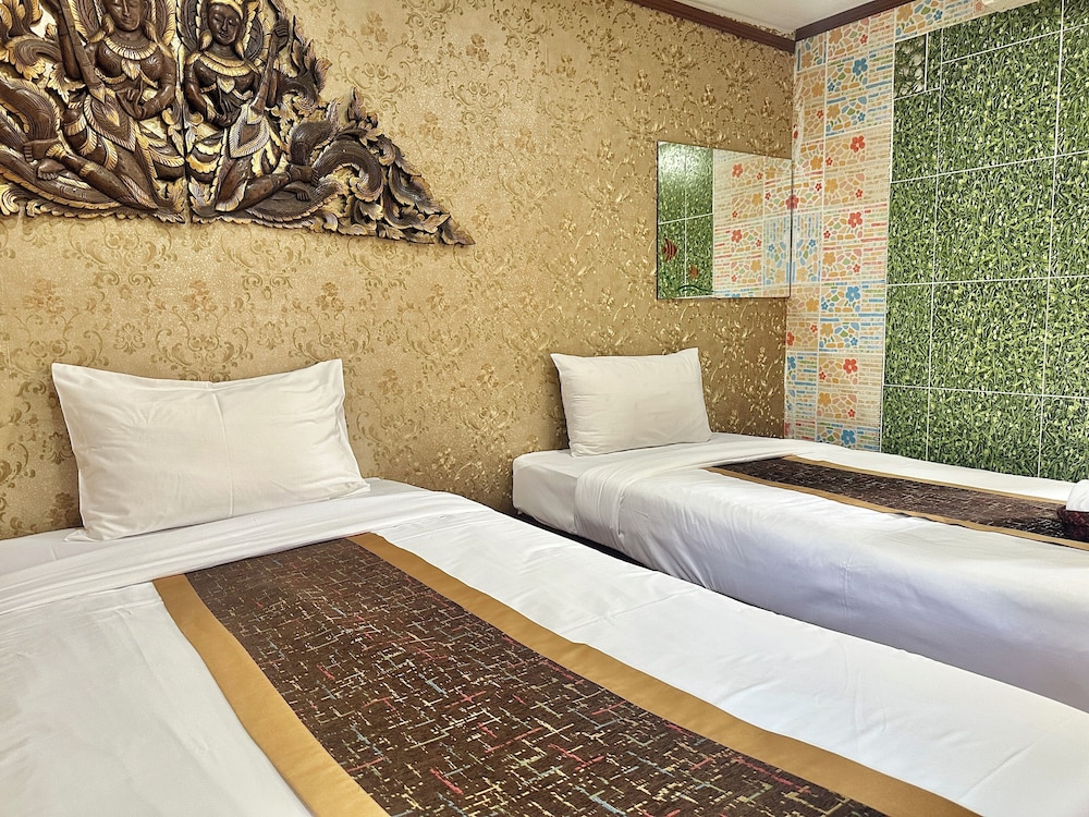 Superior Twin Room (Pool Access) photo 3