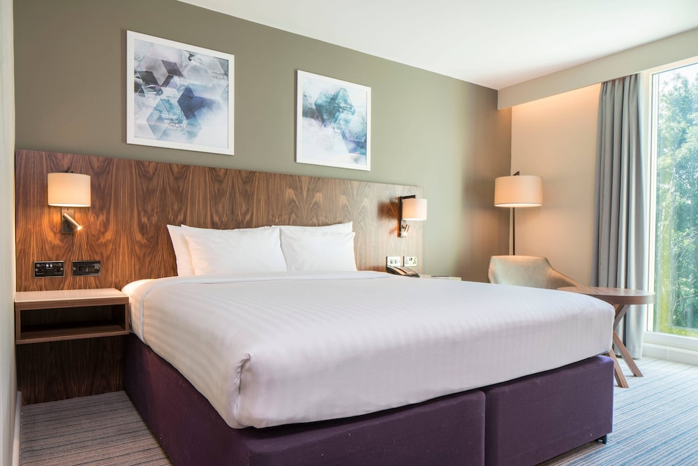 Premium Room, 1 King Bed - Photo 4