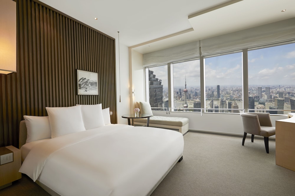 1 King Bed with Pearl Tower River View photo 1