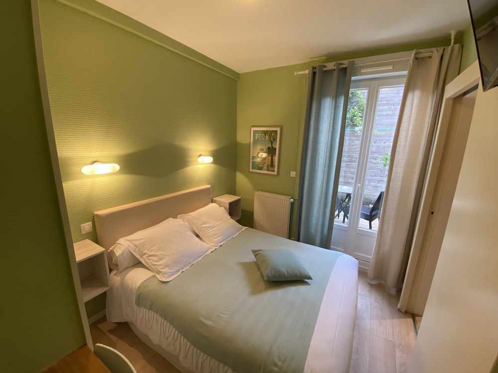 Economy Room