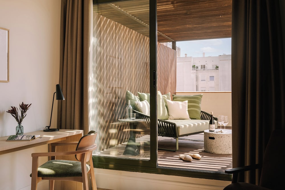 Superior Room, 1 King Bed, Terrace photo 3