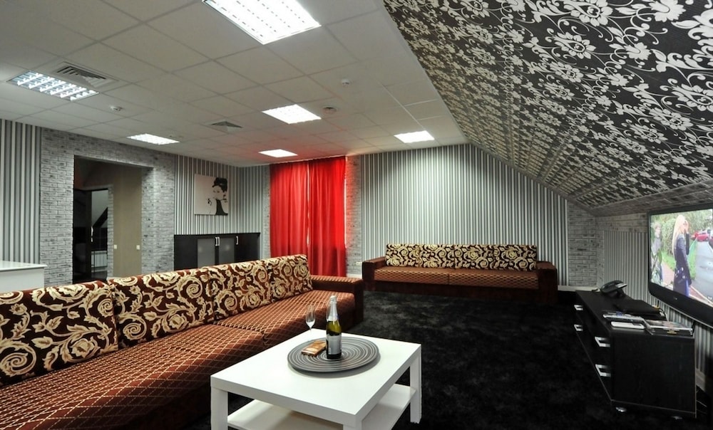 Luxury Suite, 1 King Bed, Non Smoking photo 2