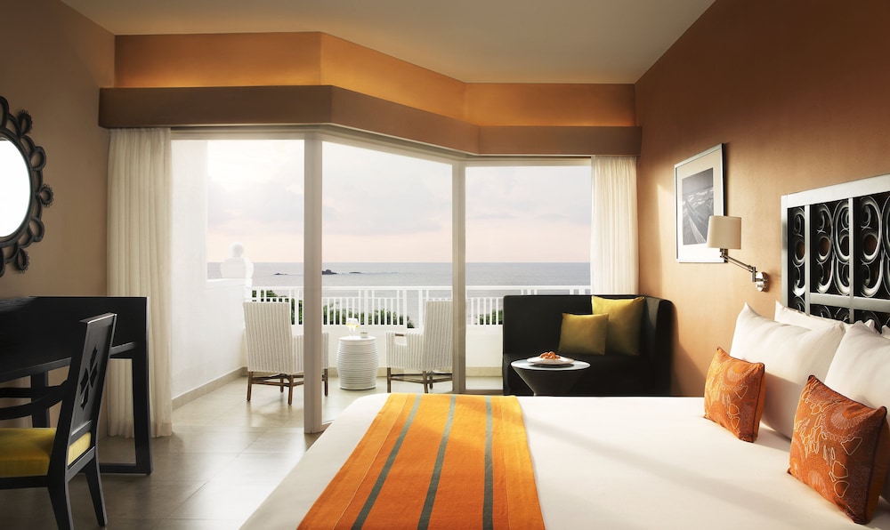 Deluxe Sea View King Bed Room photo 3