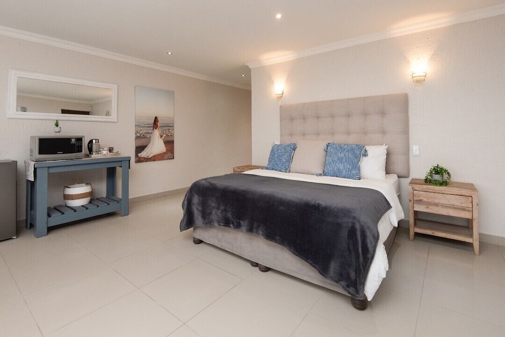 Honeymoon Suite - Photo 2