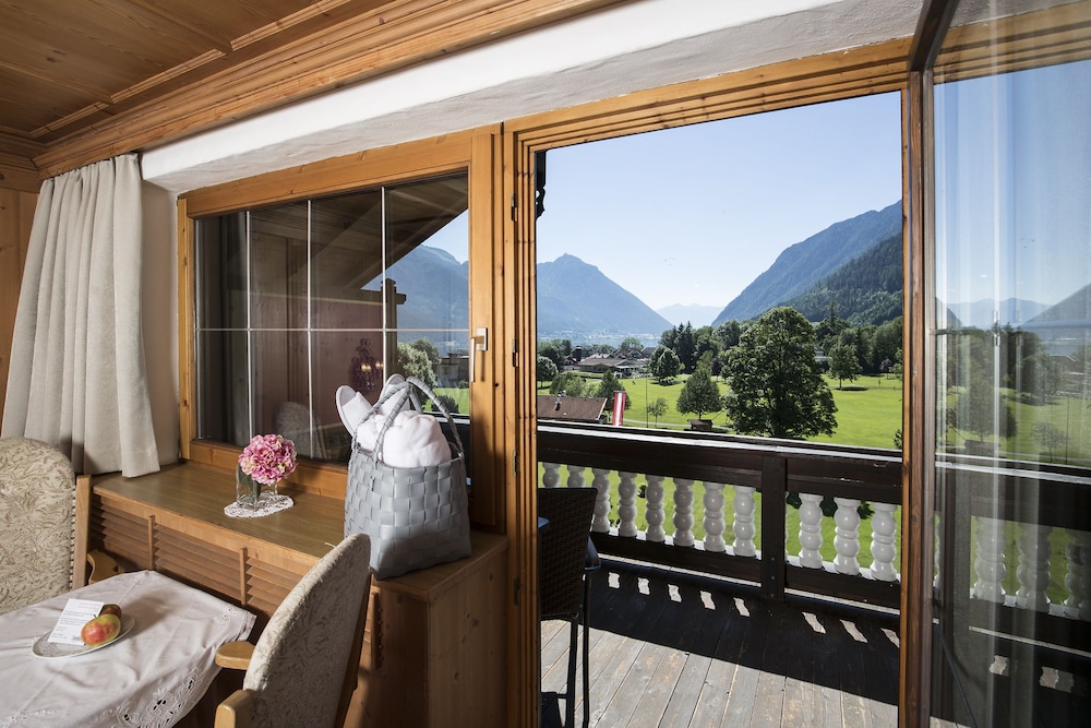 Deluxe Double Room, 1 Double Bed, Golf View photo 3