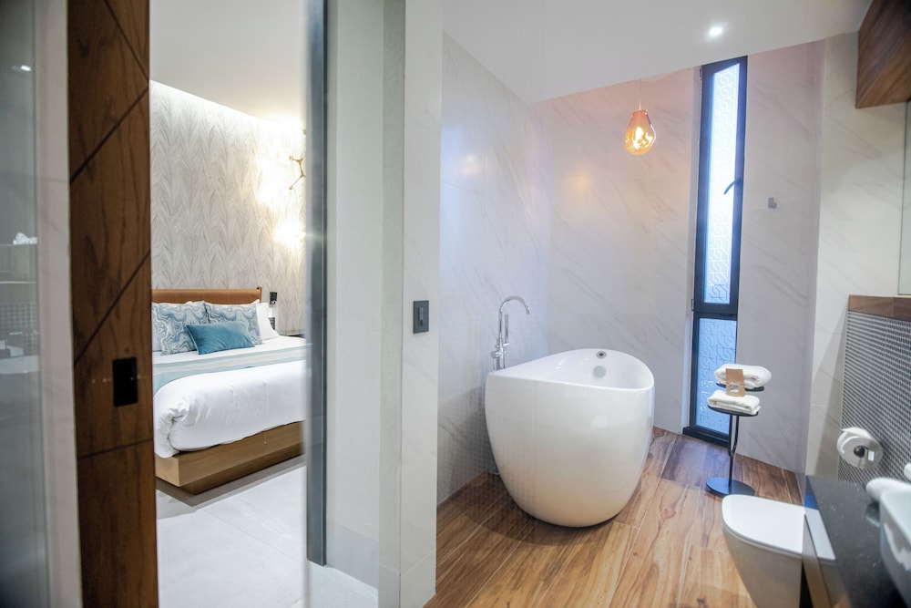 Becquer Suite - Photo 18