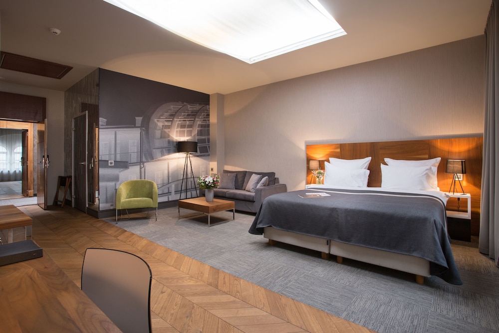 Deluxe Suite - Photo 2
