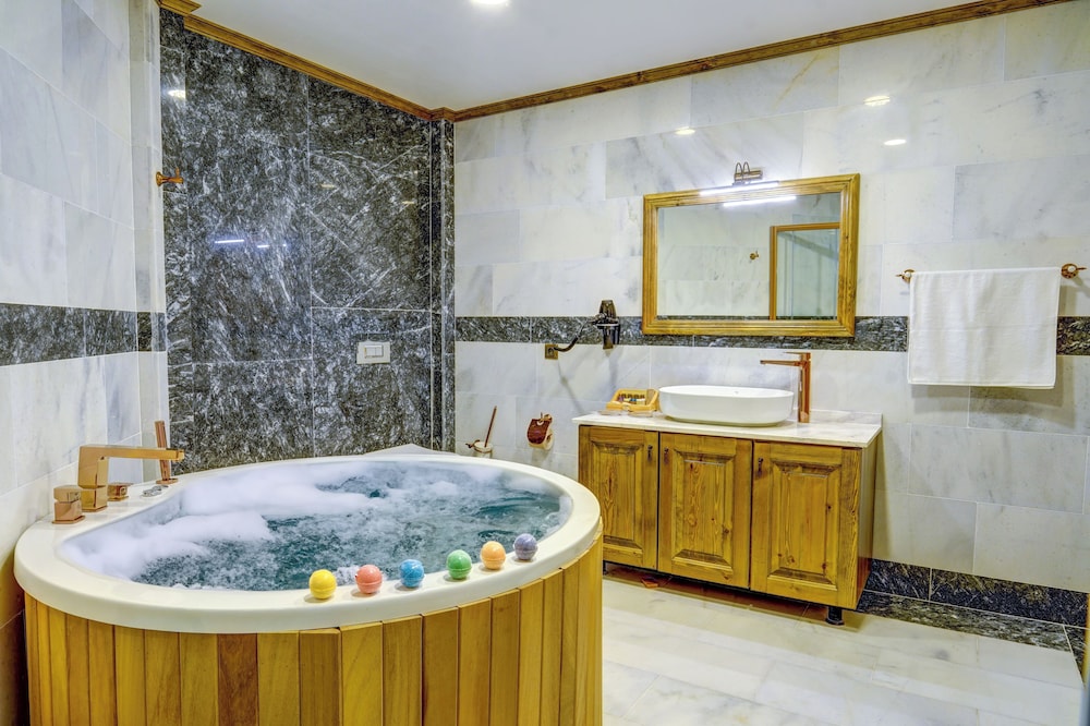 Suite Room Jacuzzi photo 1