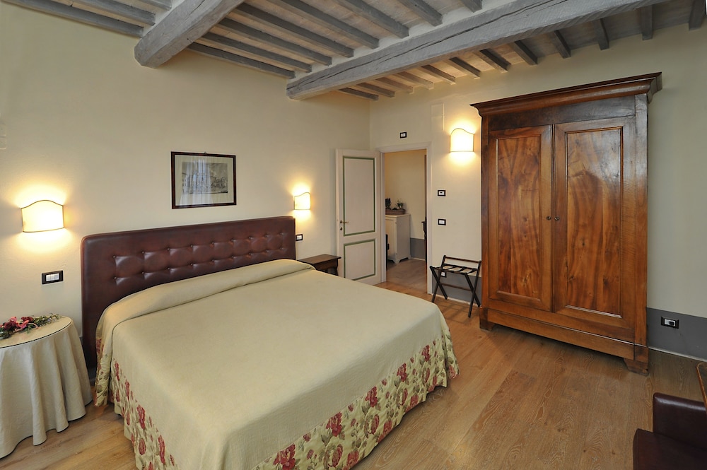 Superior Suite - Photo 5