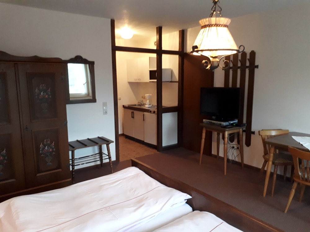 Classic Double Room, Private Bathroom photo 2
