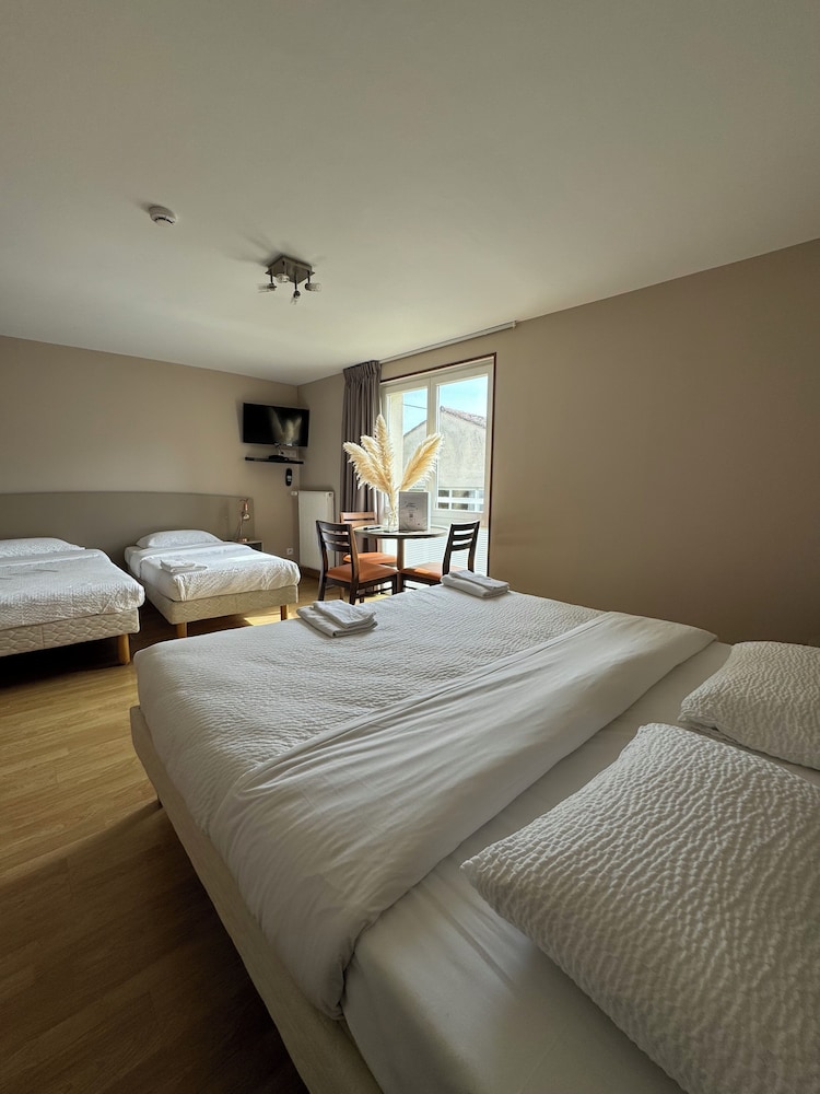 Comfort Quadruple Room, Accessible, Pool Access