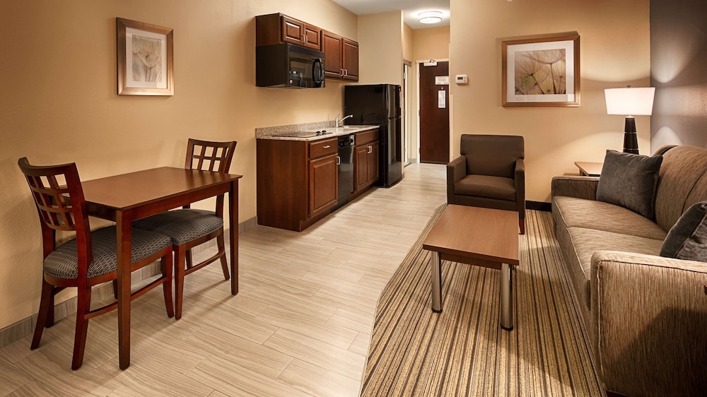 Suite, 1 King Bed, Non Smoking, Kitchen (Larger Room;with Sofabed) photo 3