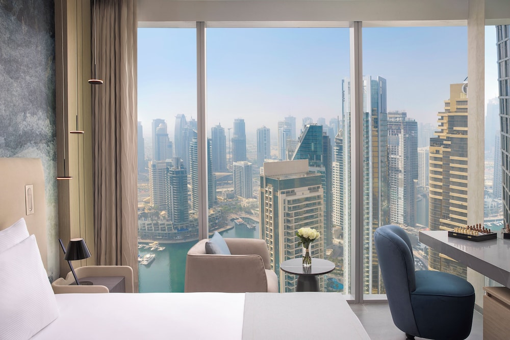 Premium Room, 1 King Bed thumbnail 5