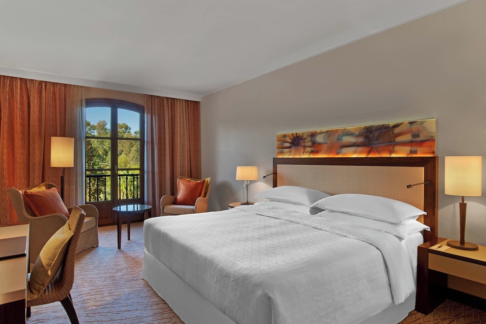 Superior Room, 1 King Bed, Resort View
