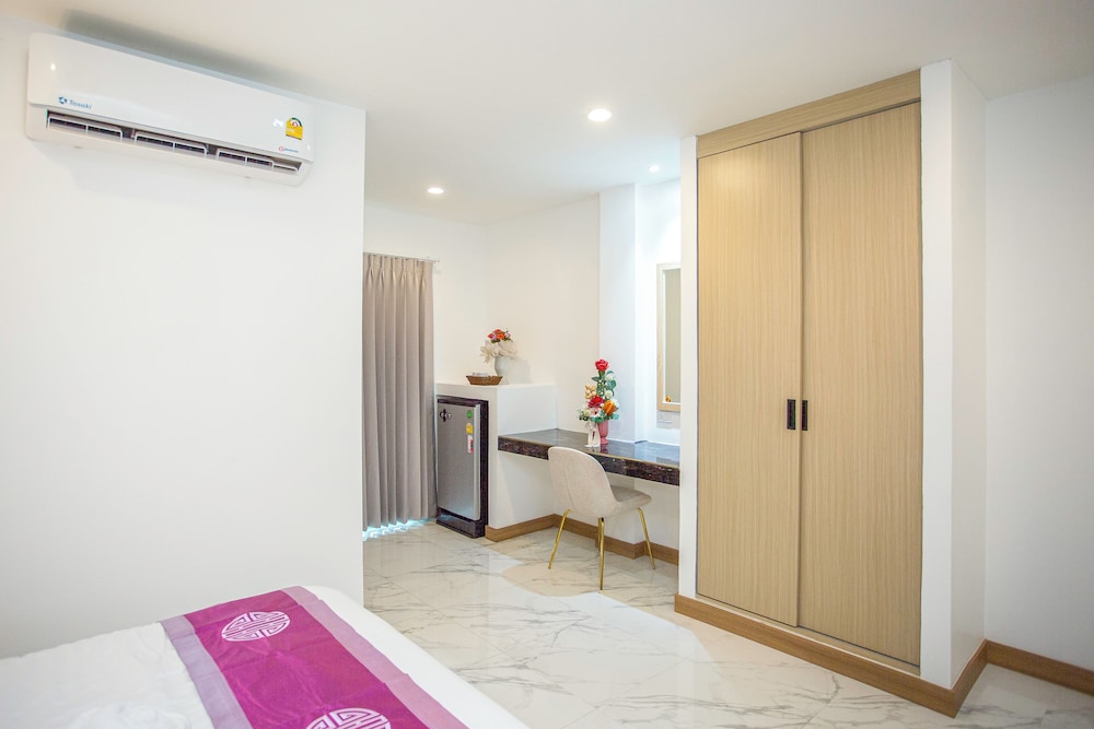 One Bedroom Suite - Photo 9