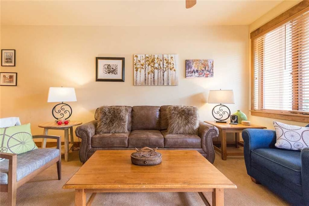 Apartment photo 2