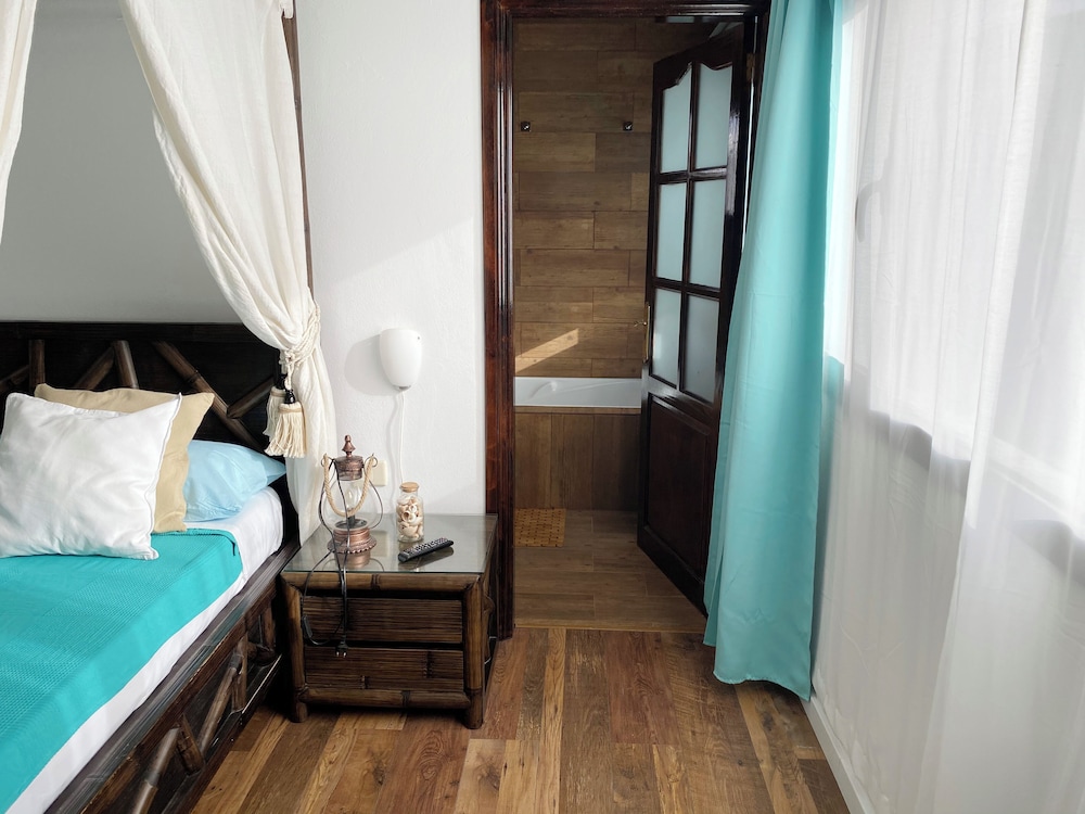 Romantic Double Room, 1 Double Bed, Hot Tub, Tower