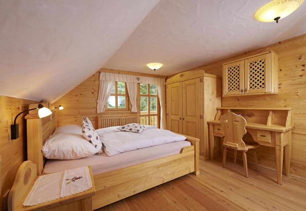 Family Chalet, Multiple Beds, 2 Bathrooms, Garden Area (Alpine Dream Chalet With Private Ski) photo 2