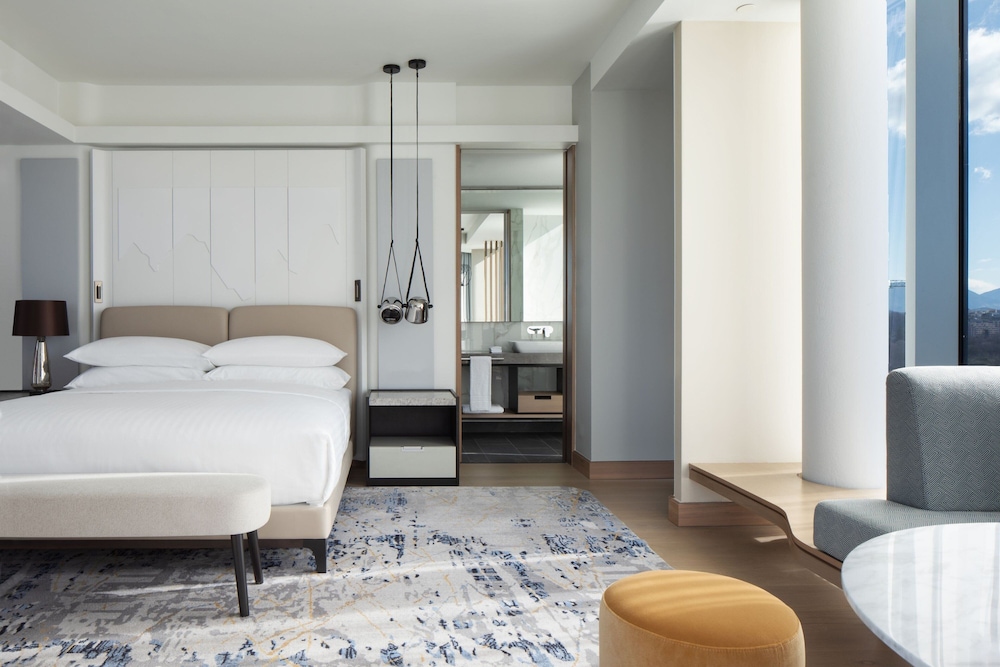 Junior Suite, 1 King Bed photo 2