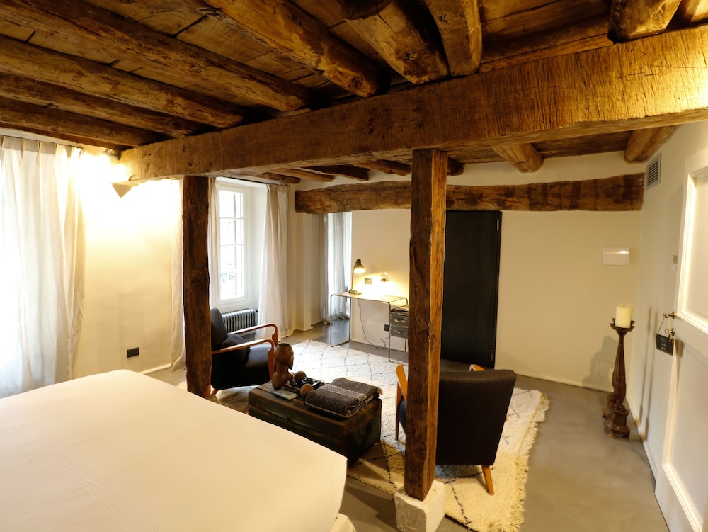 Double Room (I Baséj)