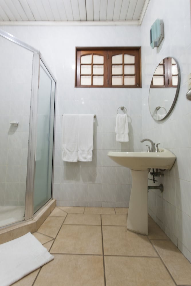 Business Double Room, 2 Queen Beds, Private Bathroom photo 3