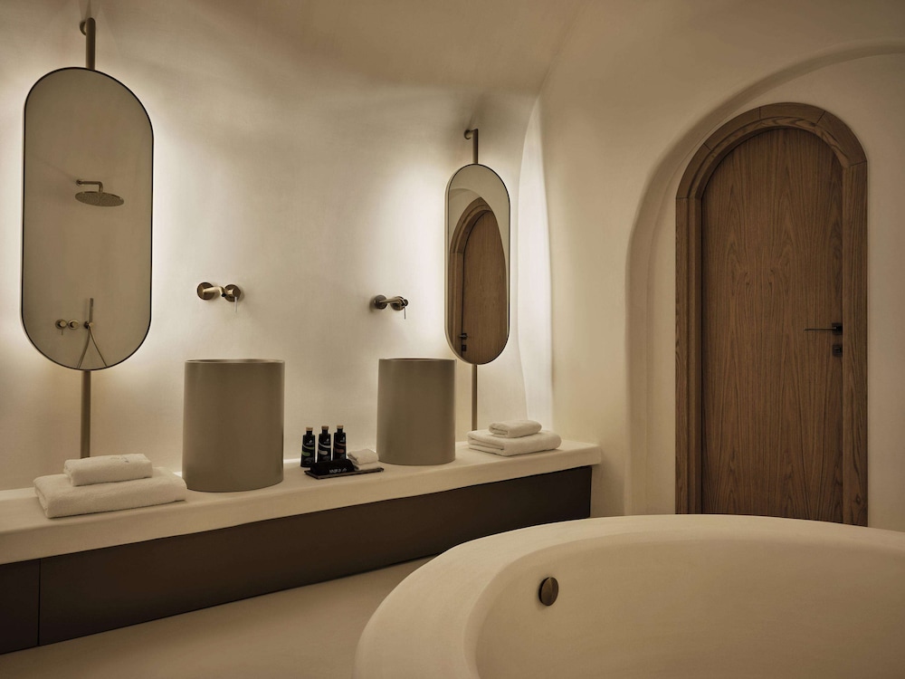 Executive Suite - Photo 6