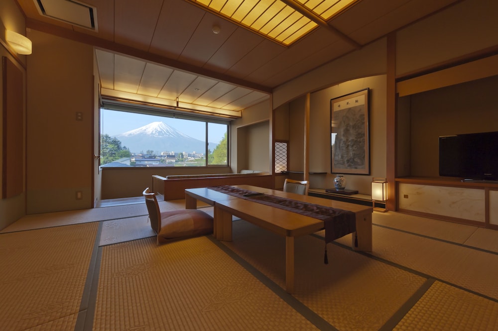 Japanese Style Room with a sofa & Mt. Fuji View (Annex Build) thumbnail 5