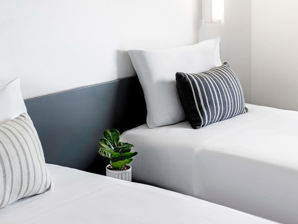 Standard Room, 2 Twin Beds photo 2