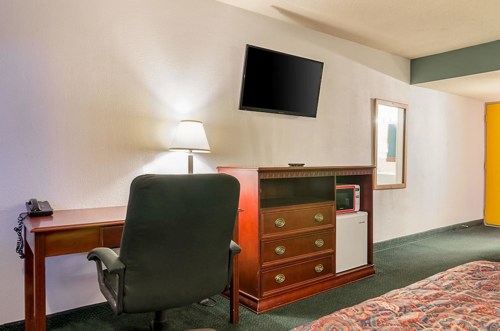 Standard Room, 2 Queen Beds photo 2