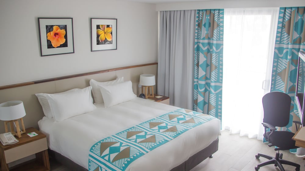 Premium Room, 1 King Bed, Balcony (Ocean Sunset View) - Photo 4