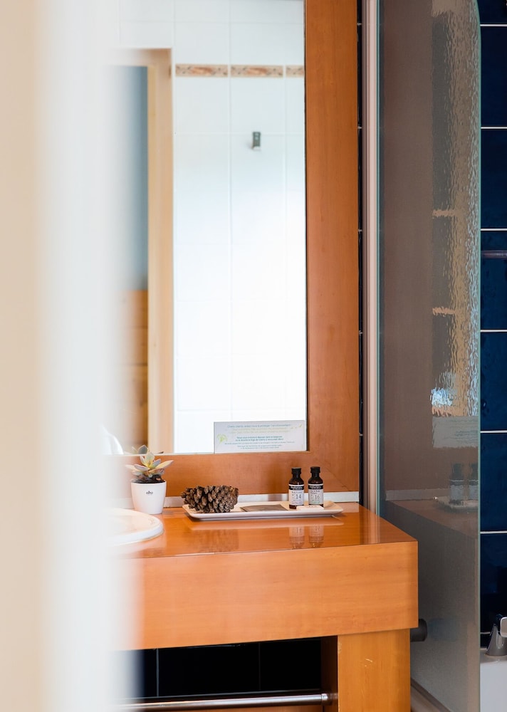 Comfort Double Room, Bathtub, Hill View photo 3