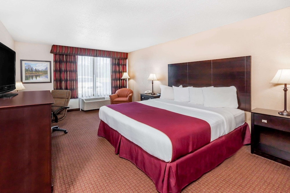 Room, 1 King Bed, Non Smoking (Exterior View First Floor) photo 1