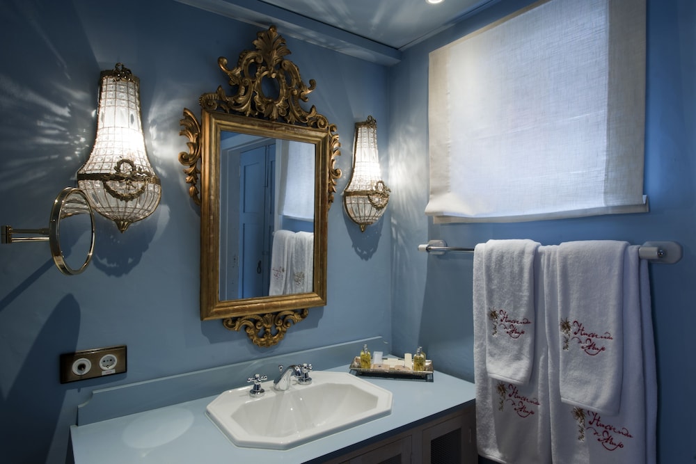 Superior Room thumbnail 6