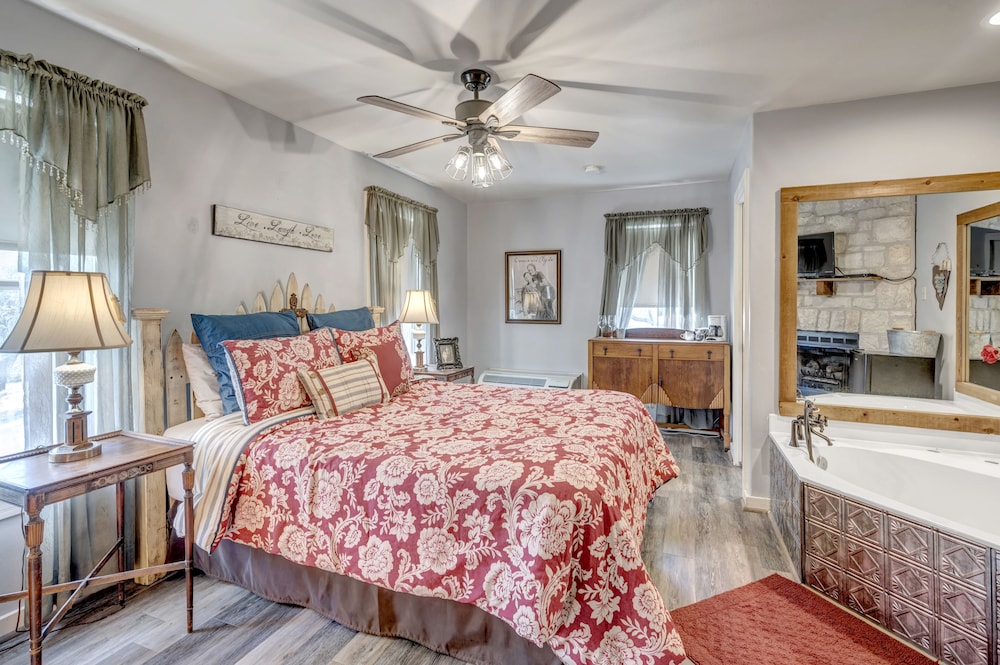Romantic Room (Texas Romance (stairs to access))