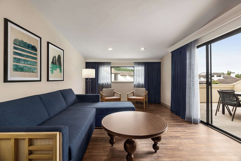 Suite, 1 King Bed, Patio - Photo 2