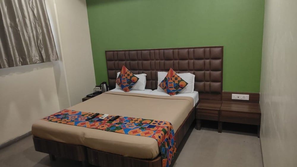 Deluxe Room - Photo 5