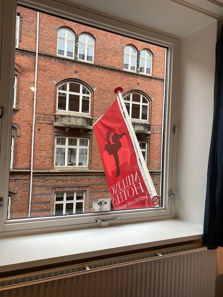 Standard Double Room - Photo 9