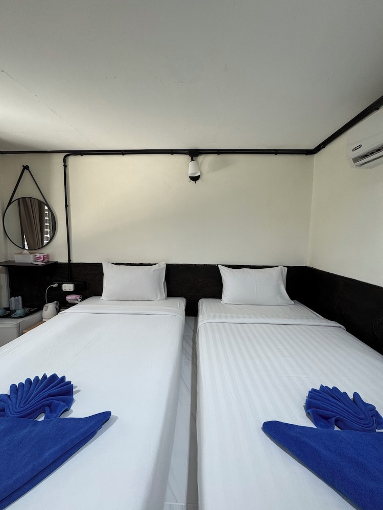 Standard Twin Room photo 2