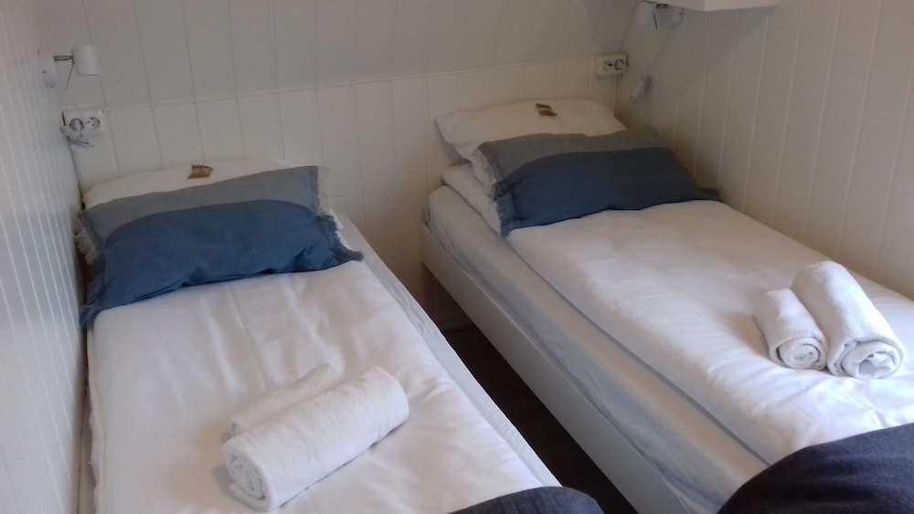 Classic Twin Room, 2 Twin Beds, Non Smoking, Partial Ocean View photo 1