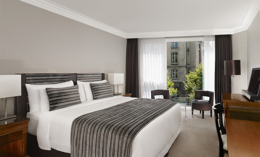 Superior Room, City View