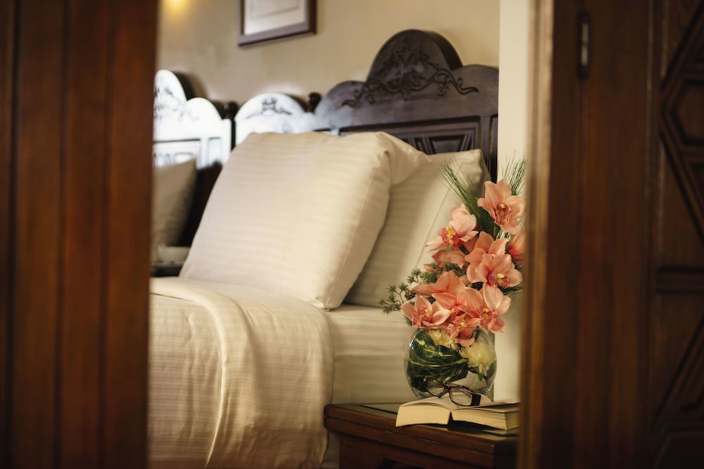Classic Twin Room, 2 Twin Beds, Partial Sea View