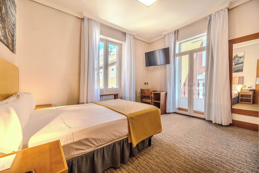 Standard Double Room - Photo 9