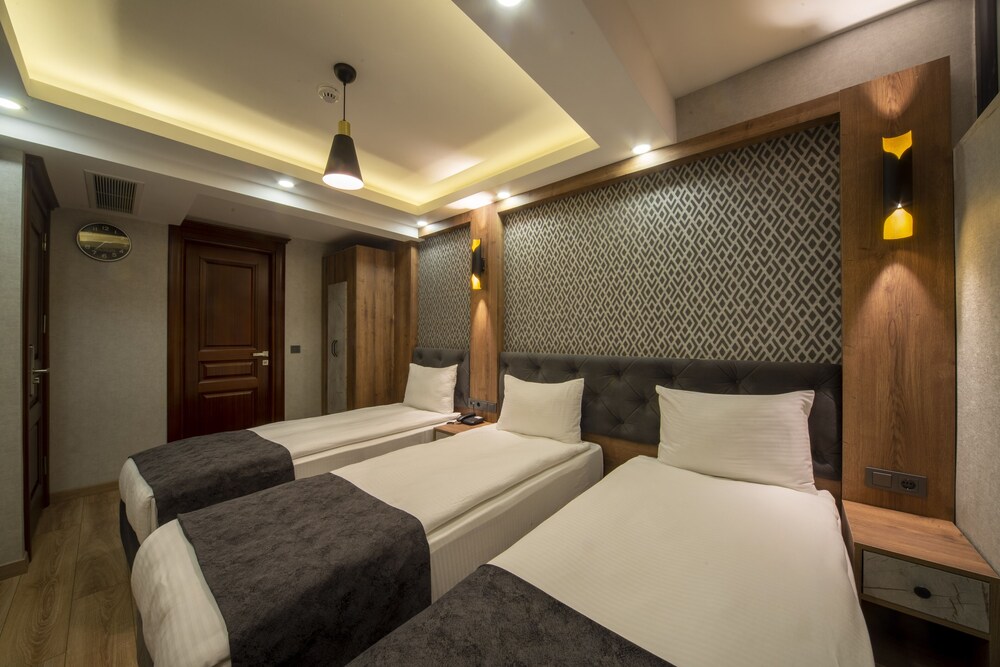 Economy Triple Room (Basement Floor) photo 2